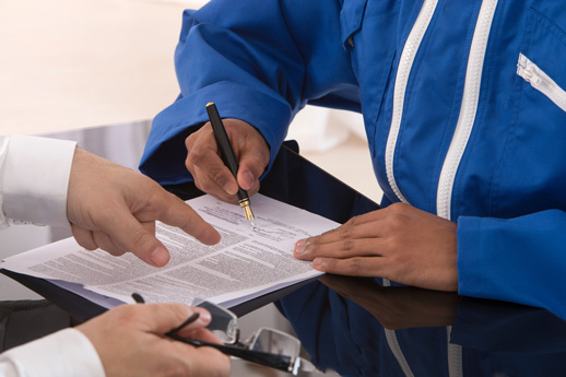 Signature d'un contrat d'alternance - ESG Finance